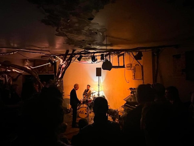 Two Headed Drum : Mark Cunningham, Pascal Deleuze, et Abel Croze. en concert